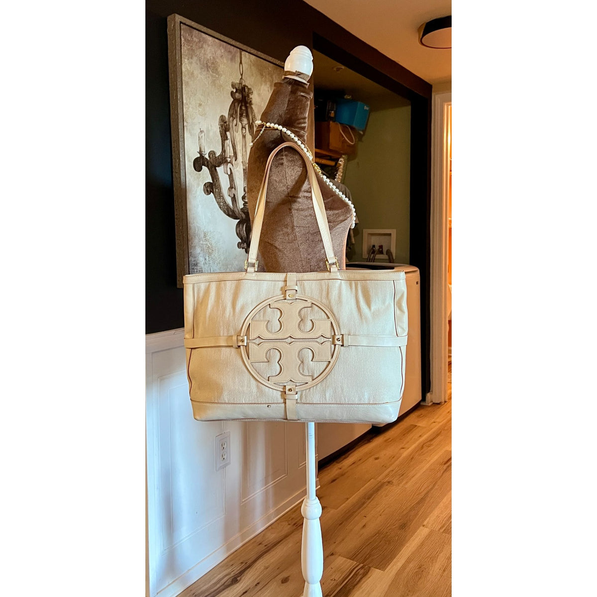 RARE!!!! Authentic Tory Burch Large Winter White Holly Soulder Bag/Satchel