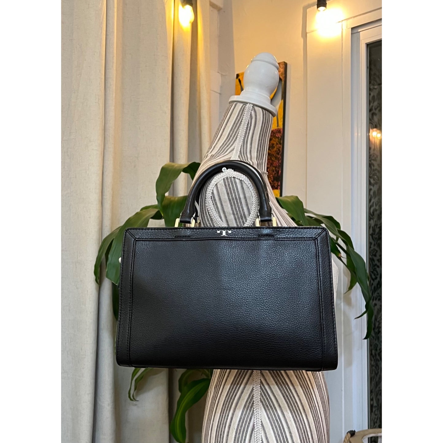 TORY BURCH AUTHENTIC BLACK AND WHITE JESSICA HANDBAG