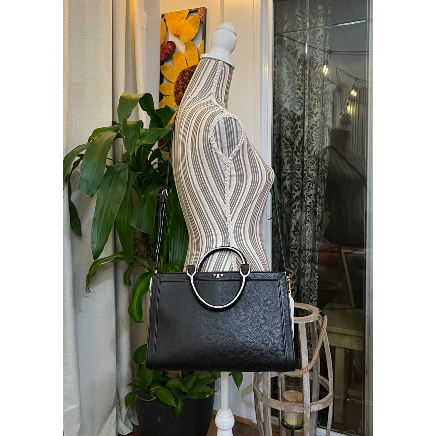 TORY BURCH AUTHENTIC BLACK AND WHITE JESSICA HANDBAG