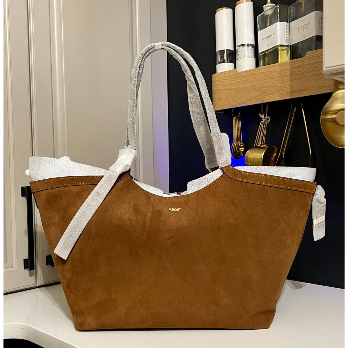 STUNNING! AUTHENTIC COACH GRAMERCY HANDBAG IN WARM BROWN SUEDE