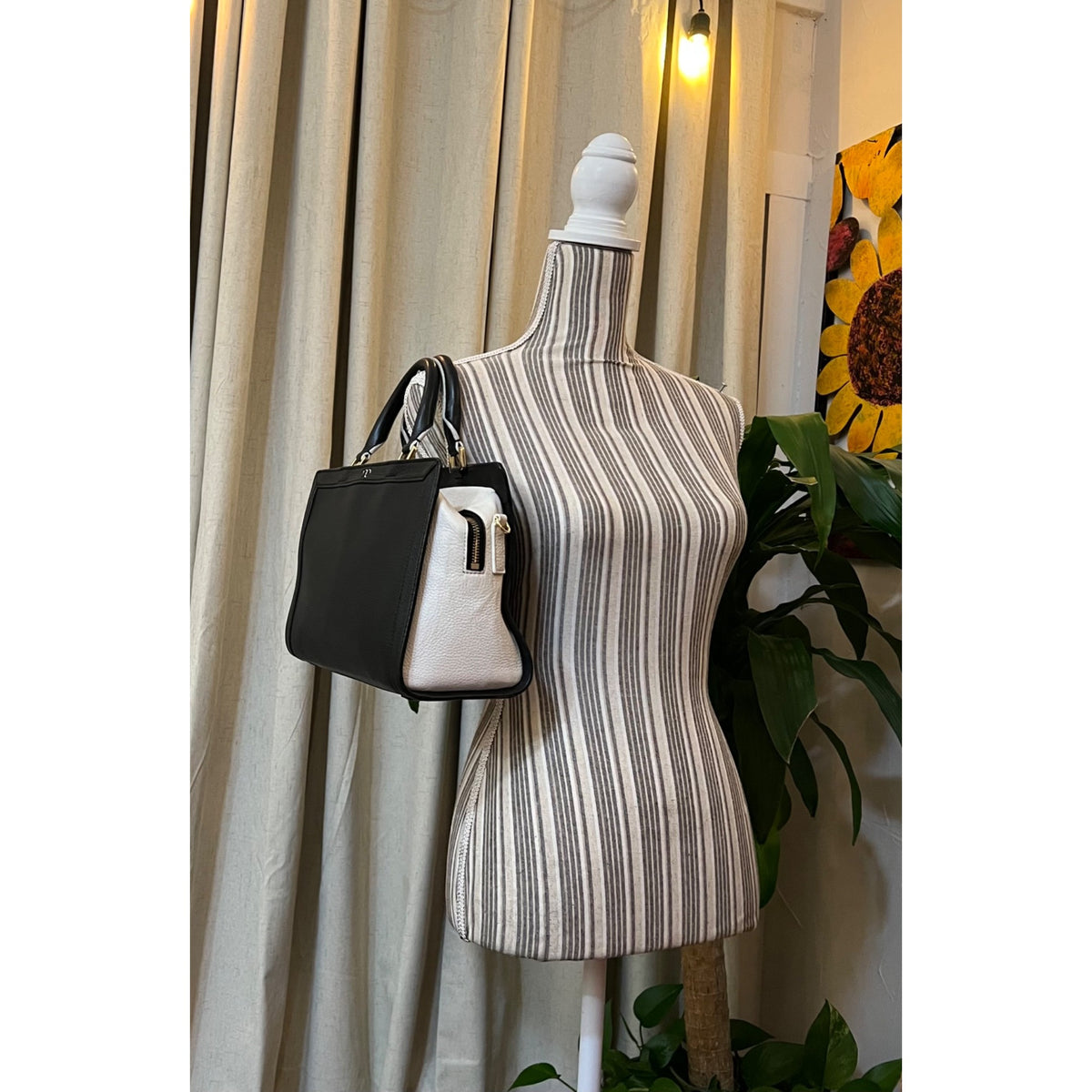 TORY BURCH AUTHENTIC BLACK AND WHITE JESSICA HANDBAG