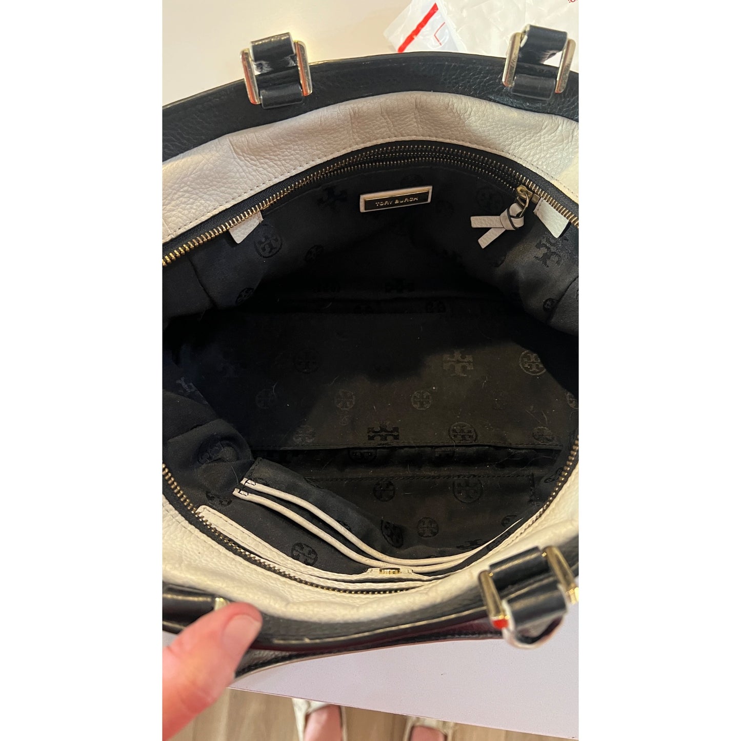 TORY BURCH AUTHENTIC BLACK AND WHITE JESSICA HANDBAG