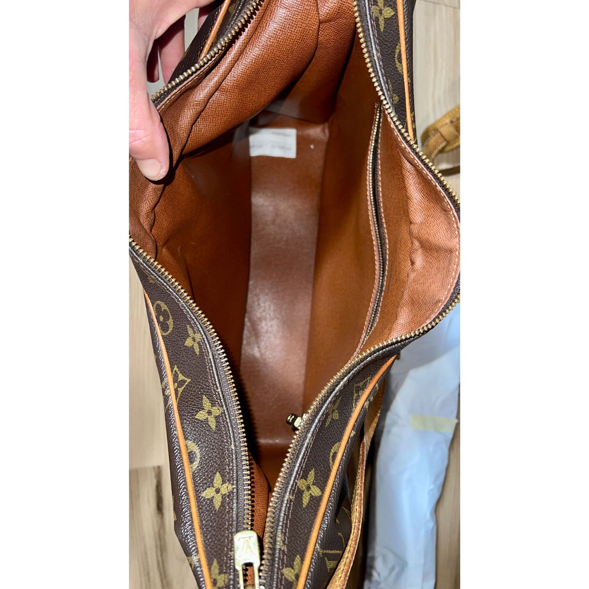 AUTHENTICATED!  LOUIS VUITTON Boulogne 35 Shoulder Bag Monogram