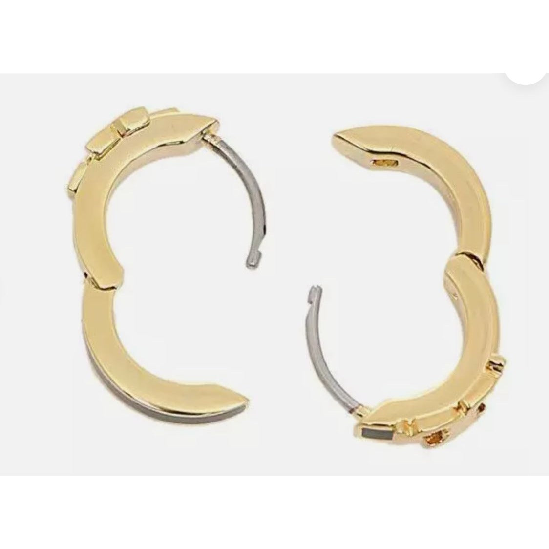 TORY BURCH SERIF T ENAMEL HUGGIE HOOP EARRINGS