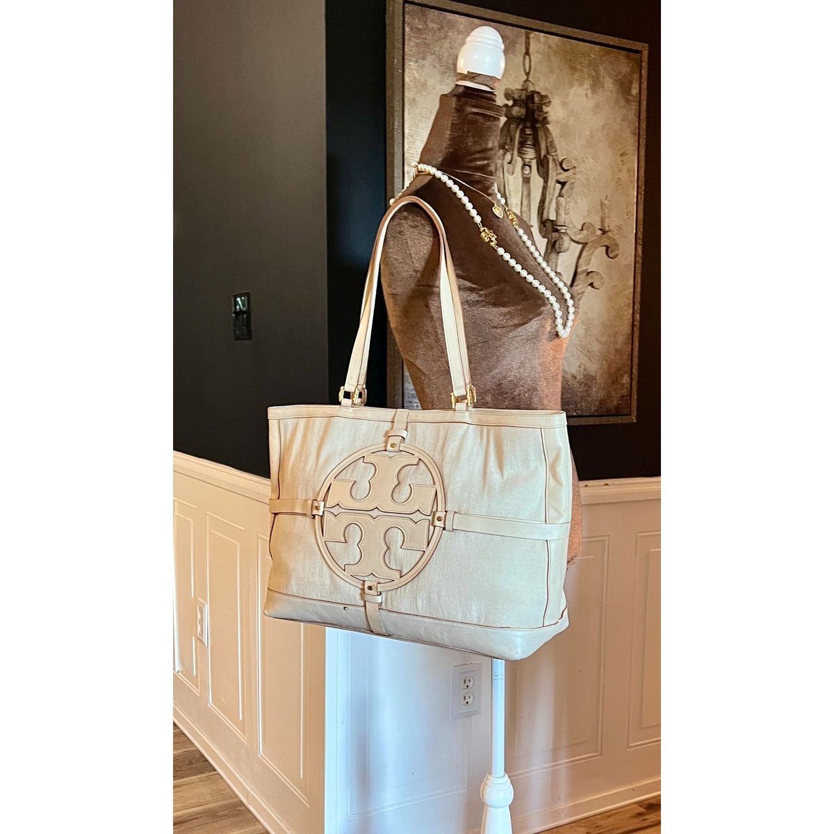 RARE!!!!  Authentic Tory Burch Large Winter White Holly Soulder Bag/Satchel