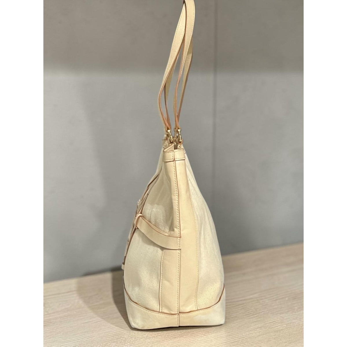RARE!!!!  Authentic Tory Burch Large Winter White Holly Soulder Bag/Satchel