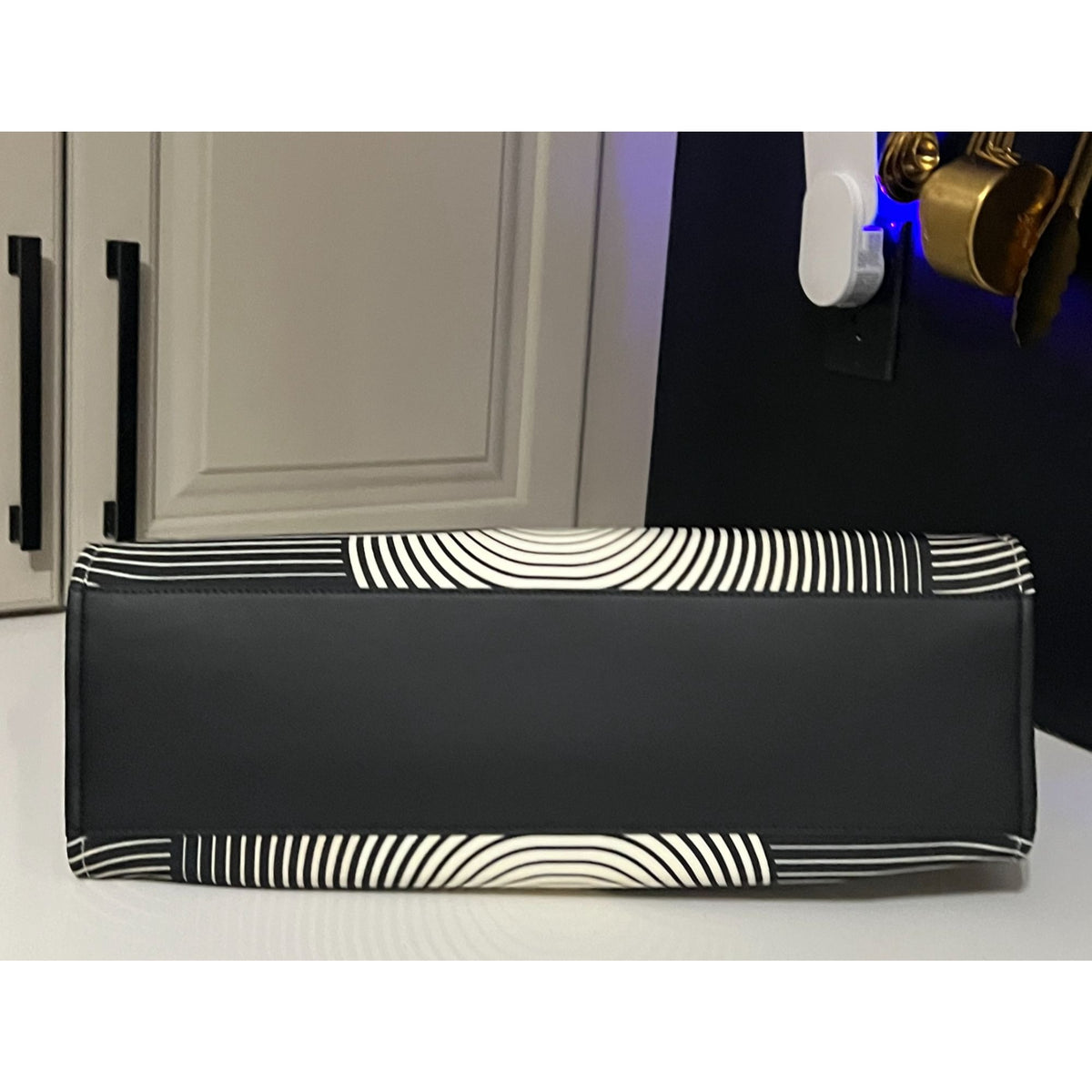 NEW!!!  Beautiful Tory Burch BLACK AND WHITE ELLA TOTE