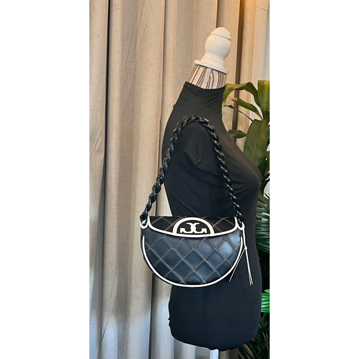 NEW!  Authentic Tory Burch Black and White 1/2 Moon Fleming Handbag