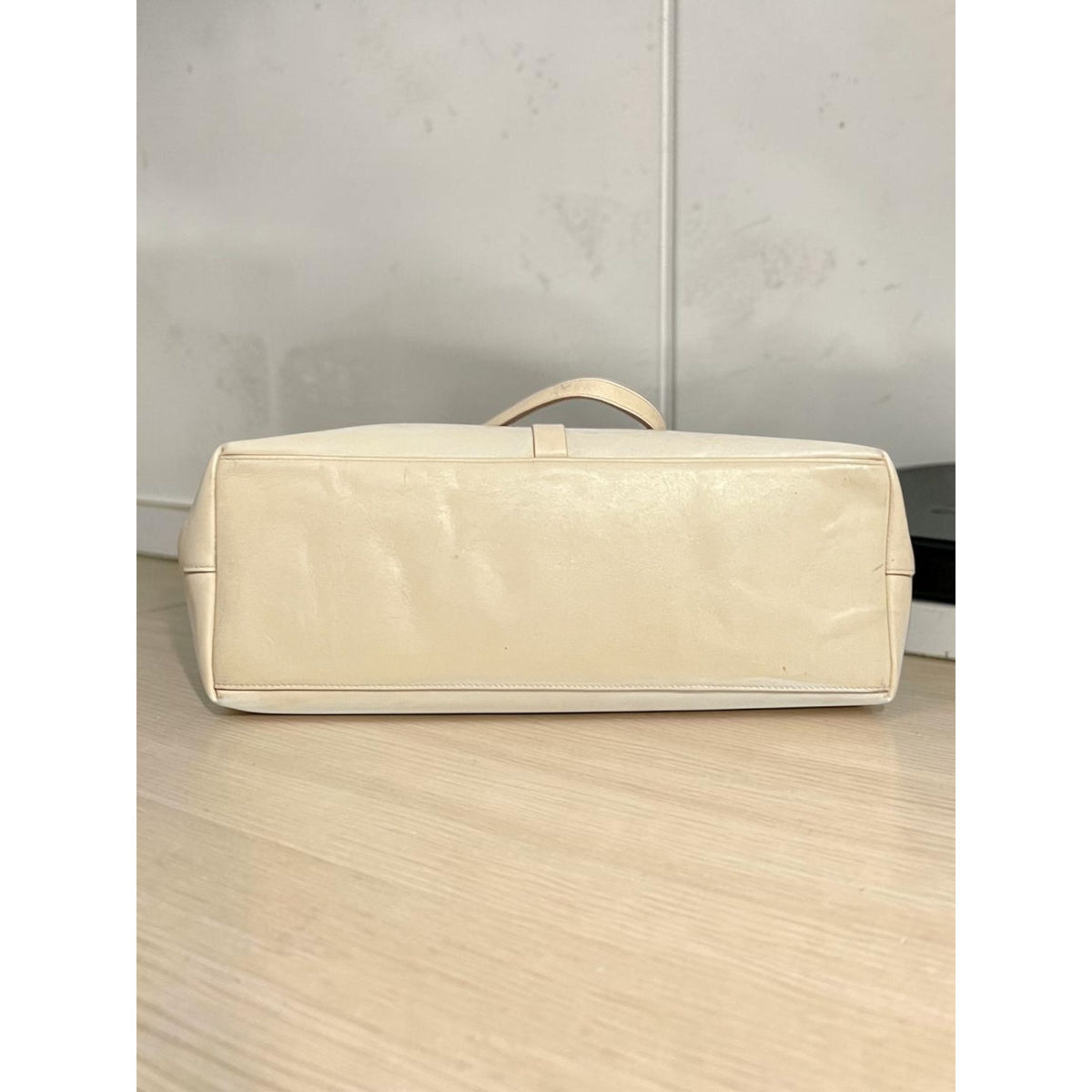 RARE!!!!  Authentic Tory Burch Large Winter White Holly Soulder Bag/Satchel
