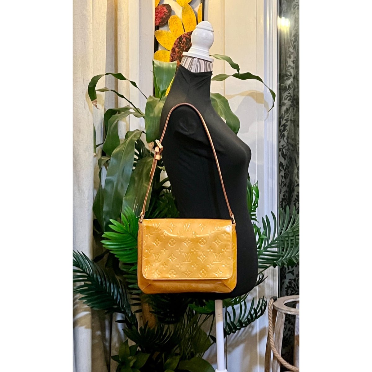 ✺ AUTHENTIC LOUIS VUITTON VERNISE THOMSPON STREET SHOULDER BAG ✺✺